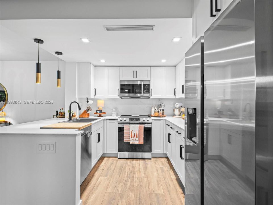 На продажу: $375,000 (2 спален, 2 ванн, 1200 Квадратных фут)