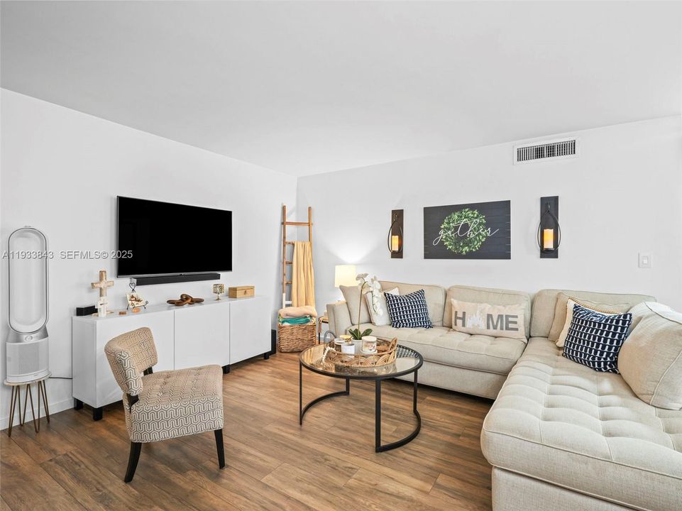 На продажу: $375,000 (2 спален, 2 ванн, 1200 Квадратных фут)