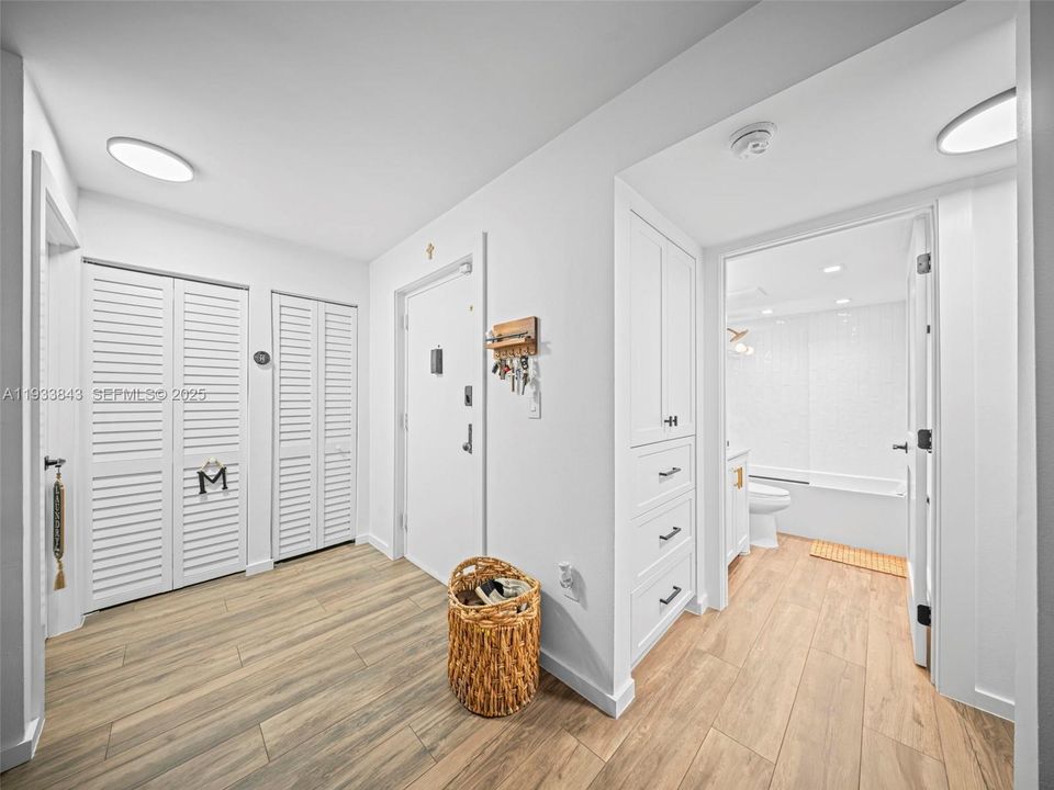 На продажу: $375,000 (2 спален, 2 ванн, 1200 Квадратных фут)