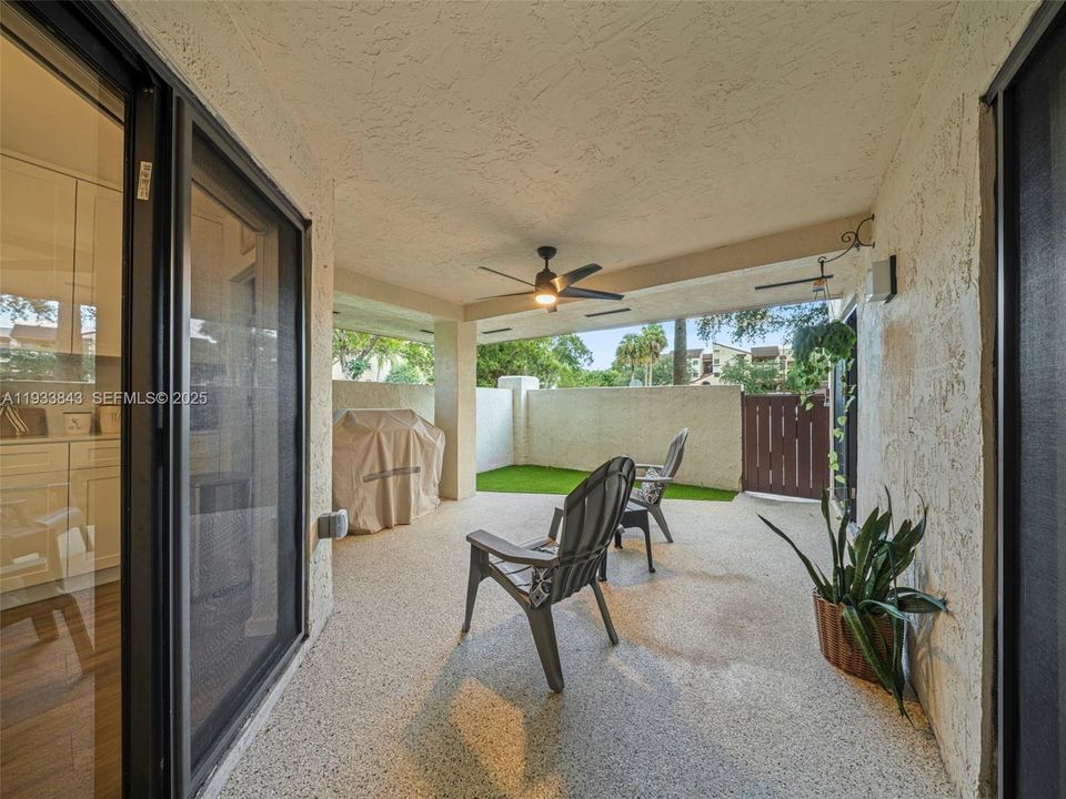 На продажу: $375,000 (2 спален, 2 ванн, 1200 Квадратных фут)