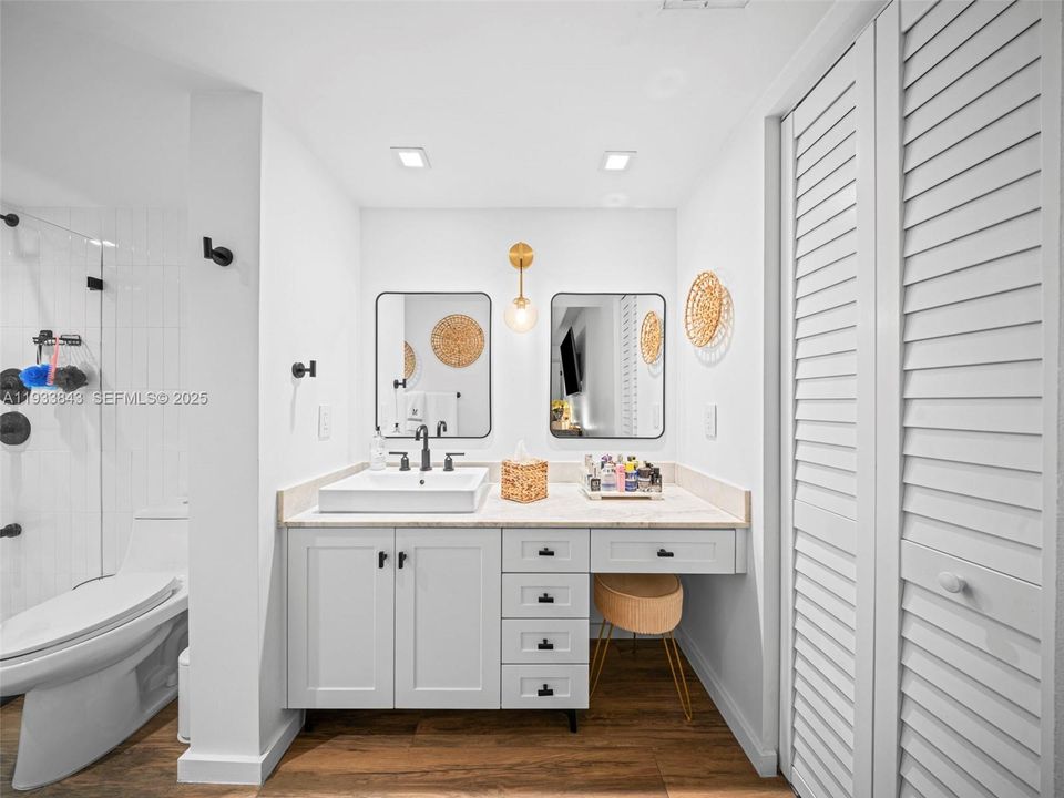 На продажу: $375,000 (2 спален, 2 ванн, 1200 Квадратных фут)