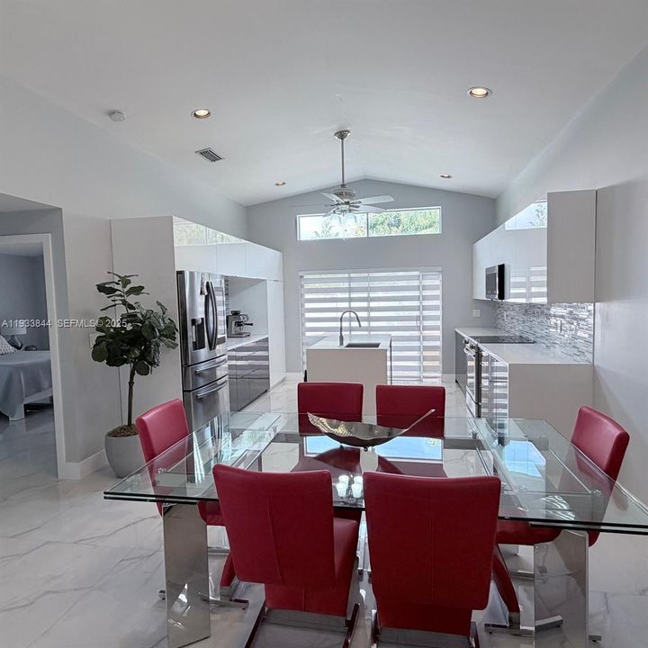 На продажу: $599,995 (4 спален, 2 ванн, 1477 Квадратных фут)