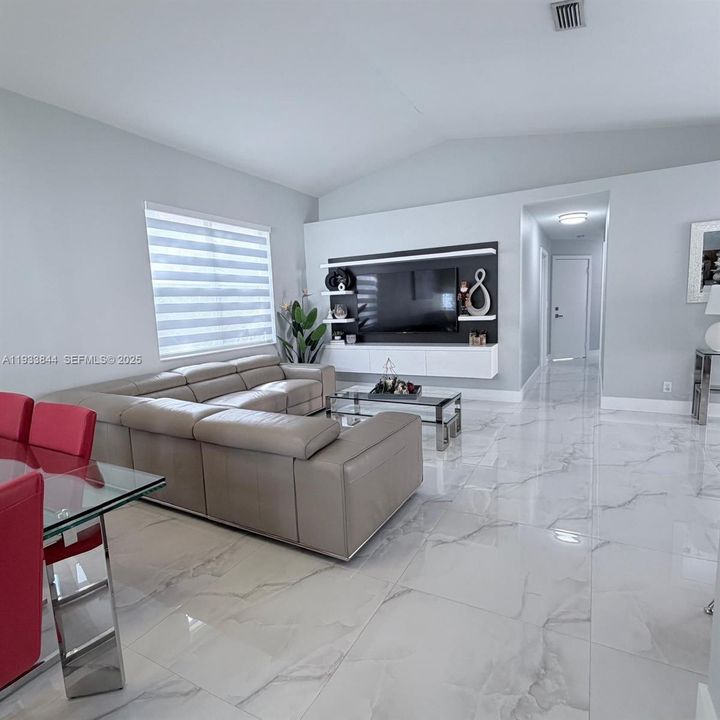 На продажу: $599,995 (4 спален, 2 ванн, 1477 Квадратных фут)