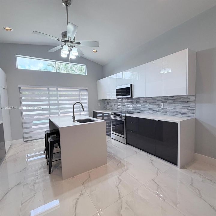 На продажу: $599,995 (4 спален, 2 ванн, 1477 Квадратных фут)