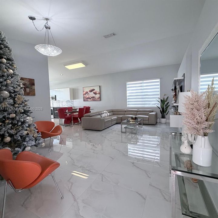 На продажу: $599,995 (4 спален, 2 ванн, 1477 Квадратных фут)