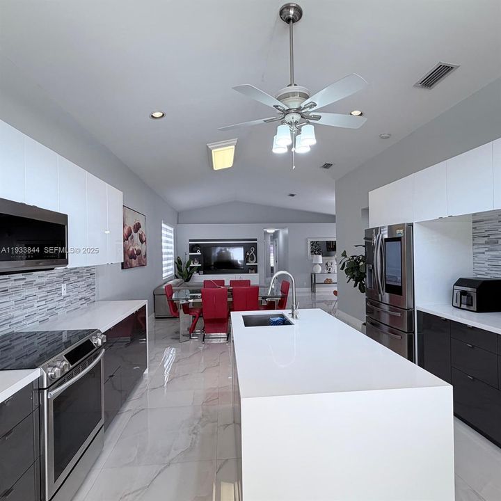 На продажу: $599,995 (4 спален, 2 ванн, 1477 Квадратных фут)