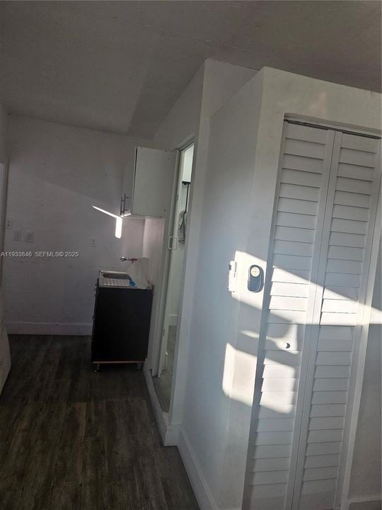 For Rent: $1,200 (1 beds, 1 baths, 400 Square Feet)