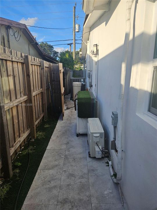 For Rent: $1,200 (1 beds, 1 baths, 400 Square Feet)