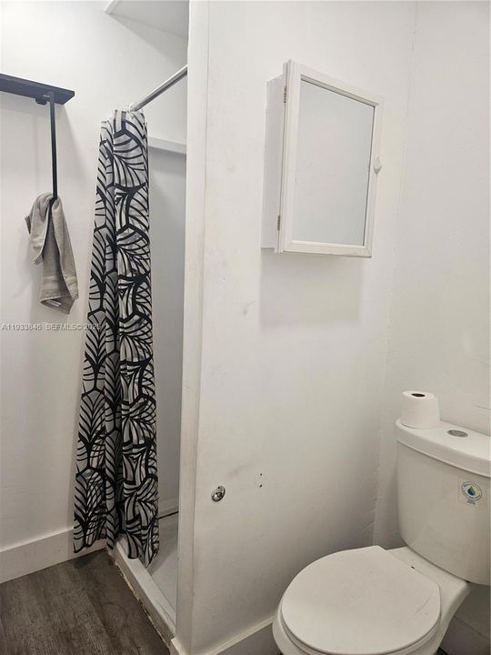 For Rent: $1,200 (1 beds, 1 baths, 400 Square Feet)