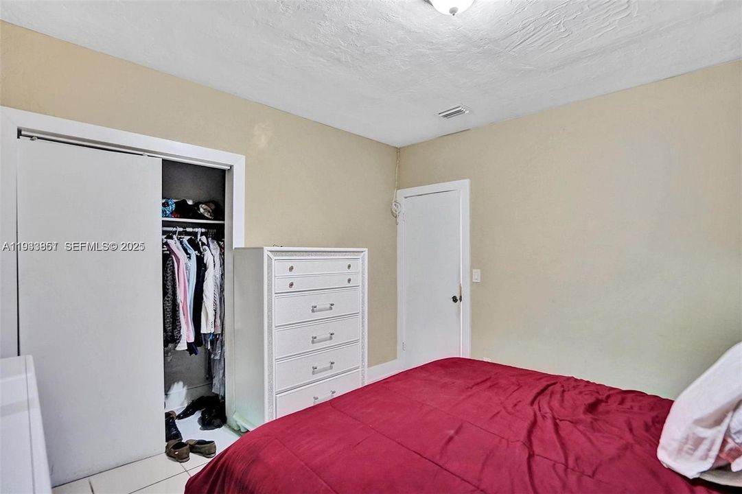 На продажу: $340,000 (2 спален, 1 ванн, 850 Квадратных фут)