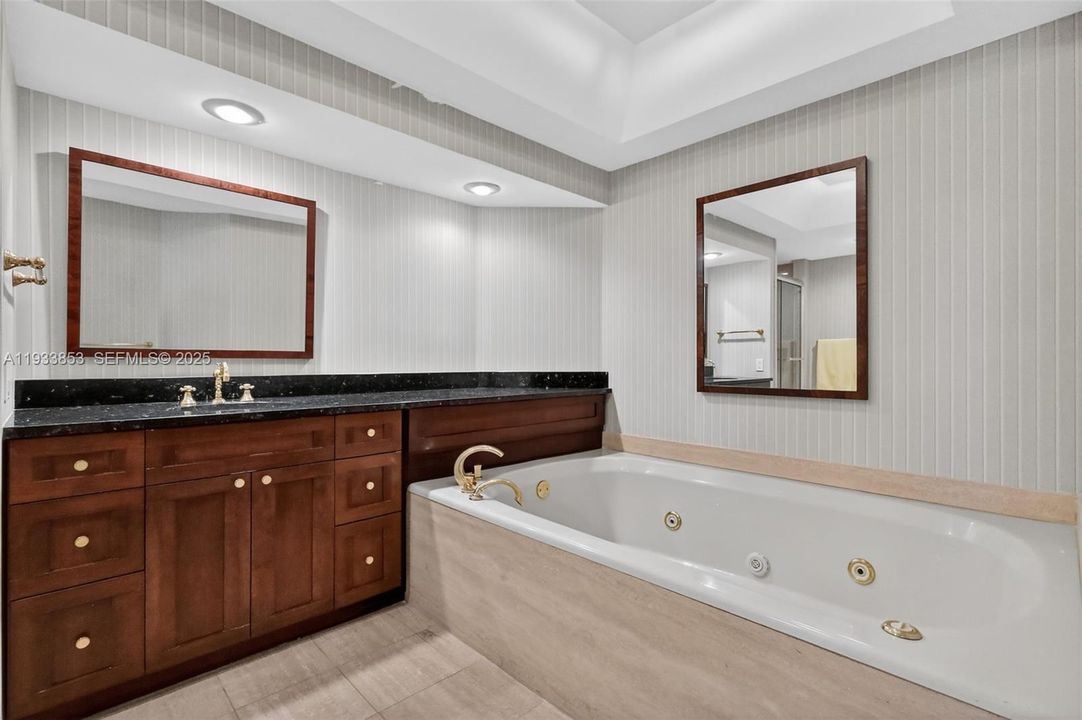 En Venta: $895,000 (2 camas, 2 baños, 2120 Pies cuadrados)