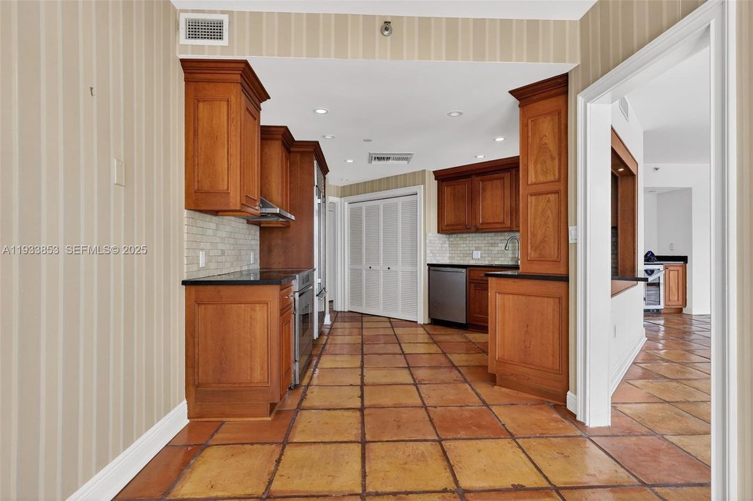 En Venta: $895,000 (2 camas, 2 baños, 2120 Pies cuadrados)