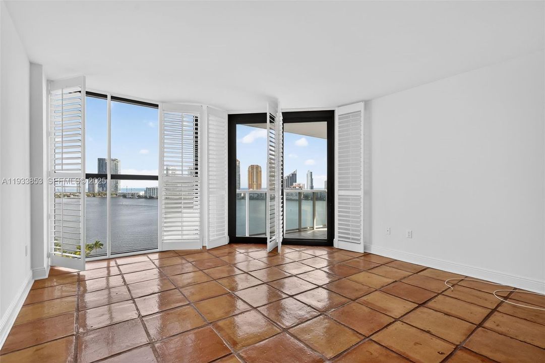 En Venta: $895,000 (2 camas, 2 baños, 2120 Pies cuadrados)