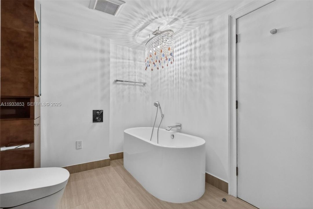 En Venta: $895,000 (2 camas, 2 baños, 2120 Pies cuadrados)