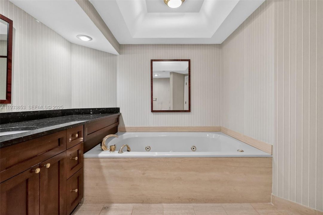 En Venta: $895,000 (2 camas, 2 baños, 2120 Pies cuadrados)