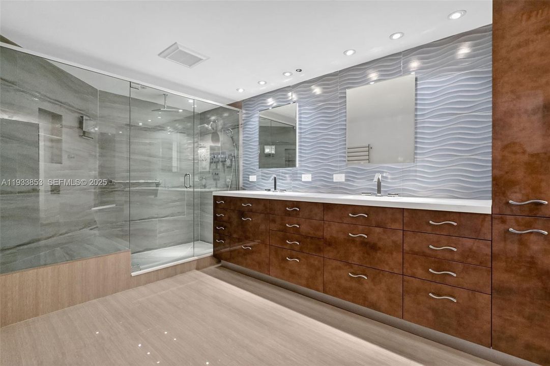 En Venta: $895,000 (2 camas, 2 baños, 2120 Pies cuadrados)