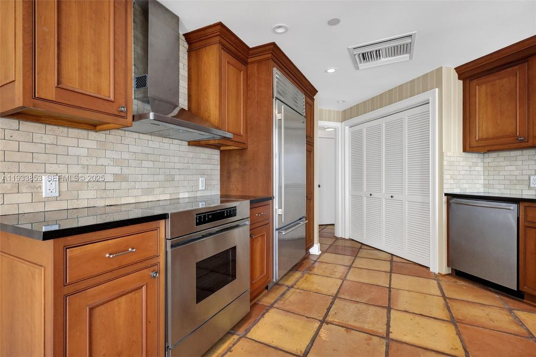 En Venta: $895,000 (2 camas, 2 baños, 2120 Pies cuadrados)