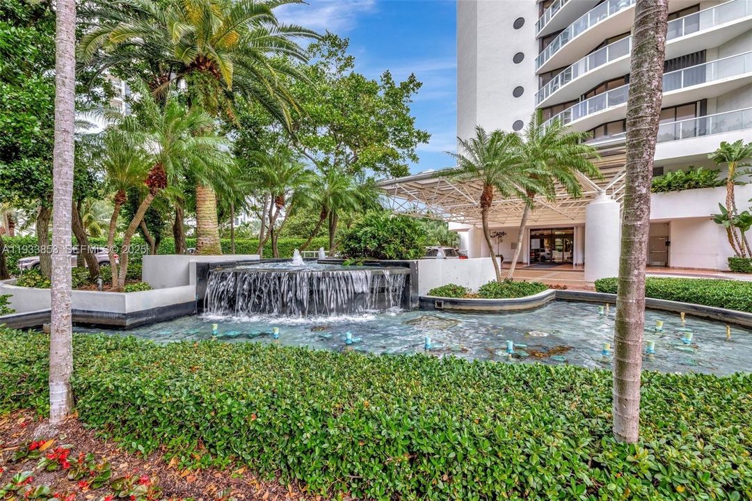 En Venta: $895,000 (2 camas, 2 baños, 2120 Pies cuadrados)