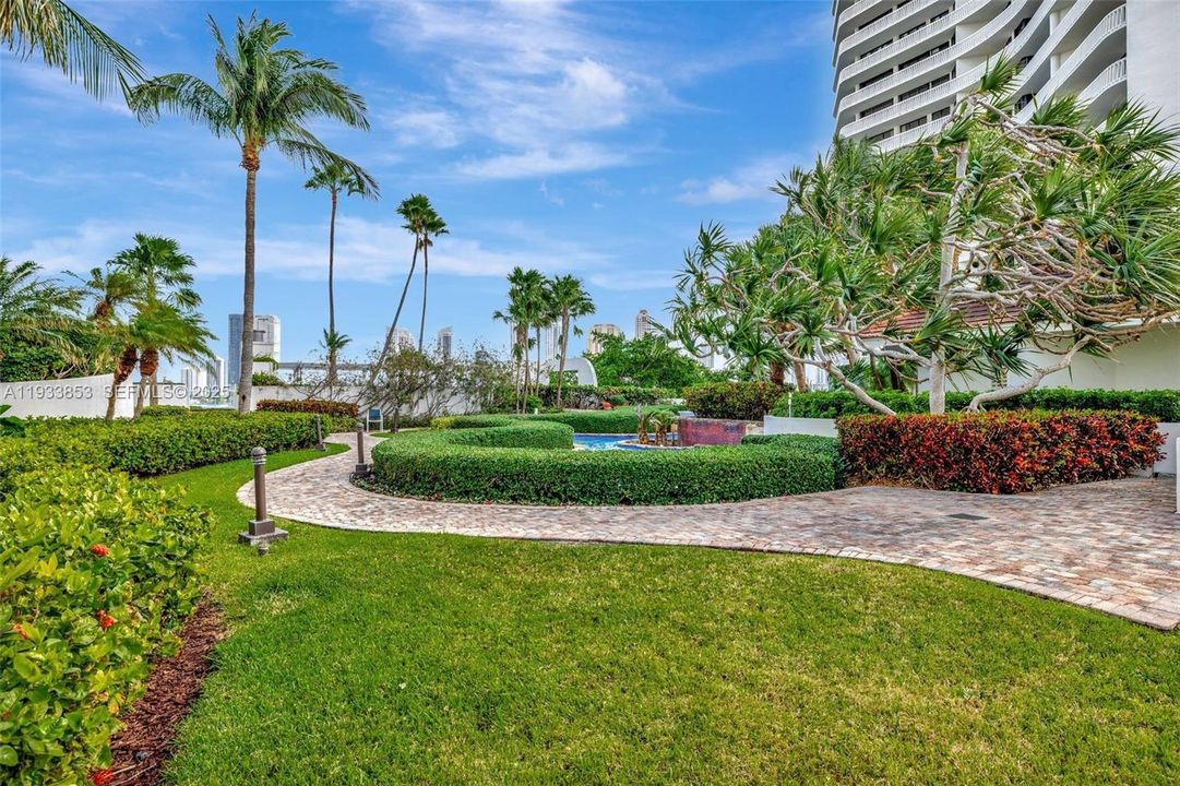 En Venta: $895,000 (2 camas, 2 baños, 2120 Pies cuadrados)