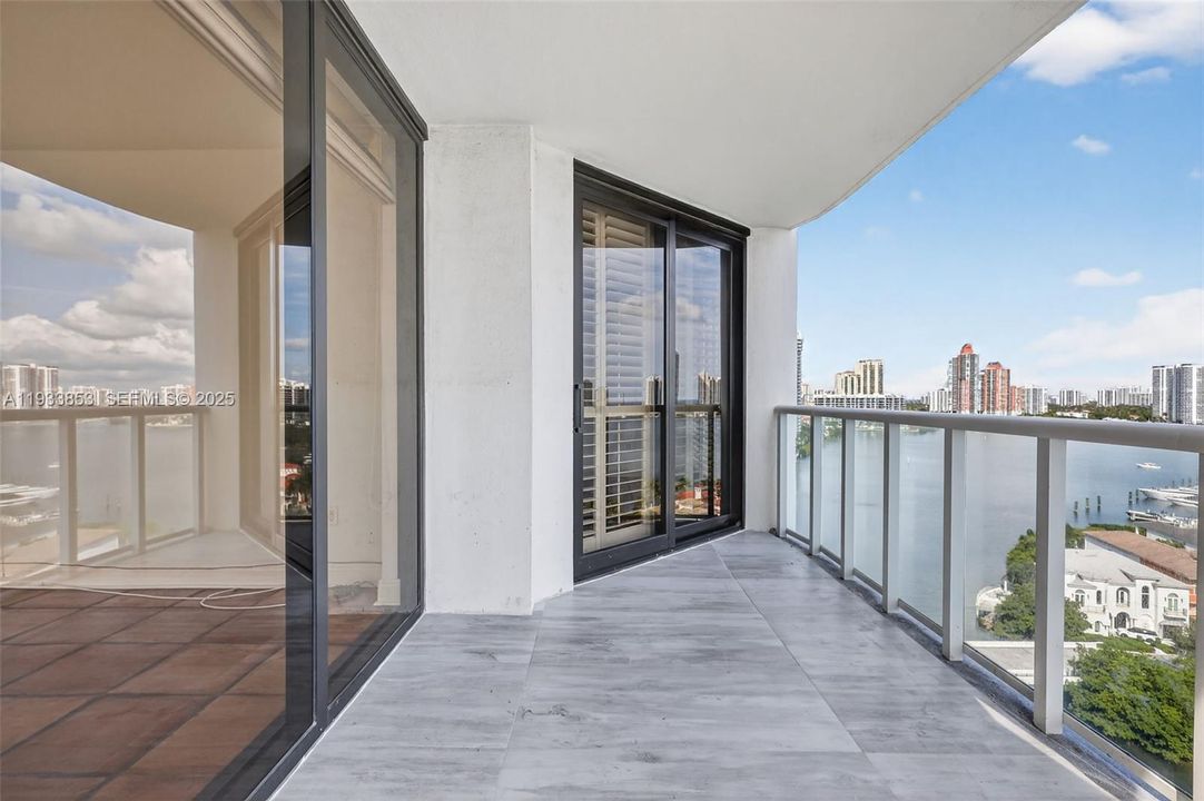 En Venta: $895,000 (2 camas, 2 baños, 2120 Pies cuadrados)