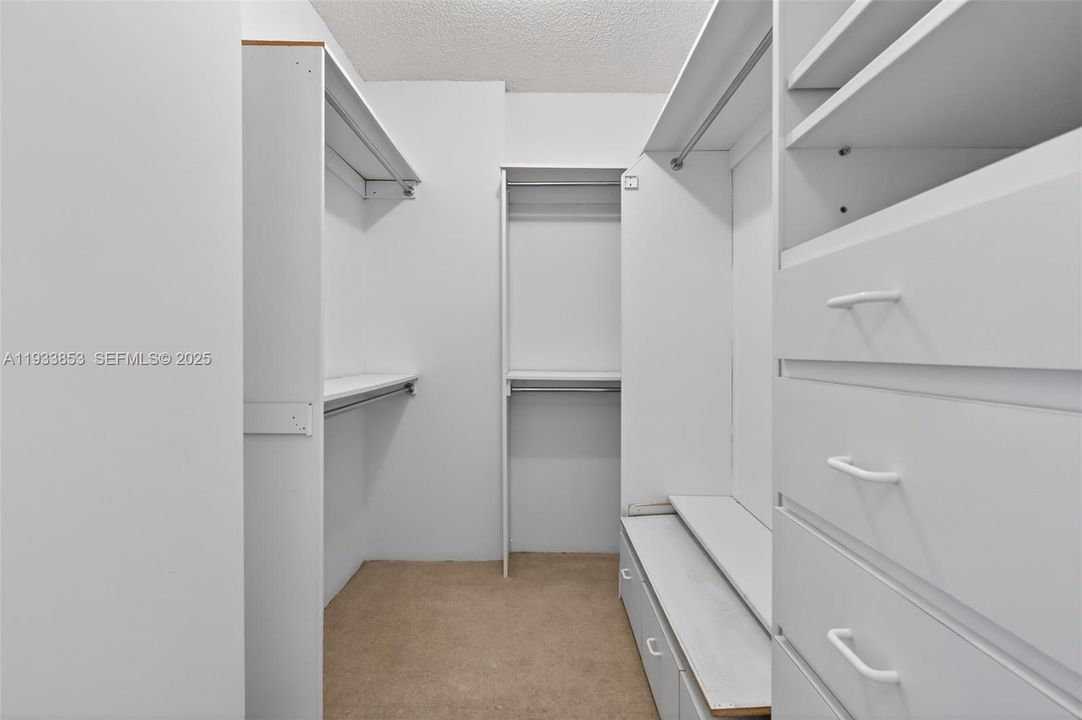 En Venta: $895,000 (2 camas, 2 baños, 2120 Pies cuadrados)