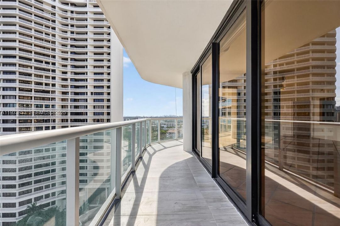 En Venta: $895,000 (2 camas, 2 baños, 2120 Pies cuadrados)