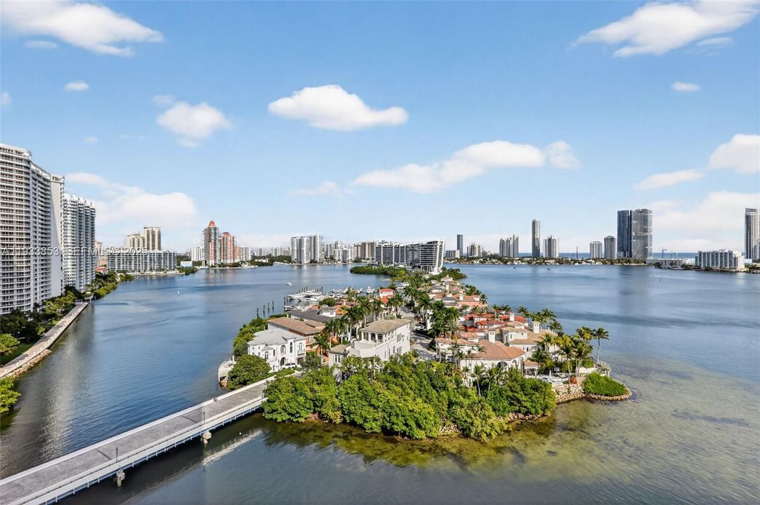 En Venta: $895,000 (2 camas, 2 baños, 2120 Pies cuadrados)