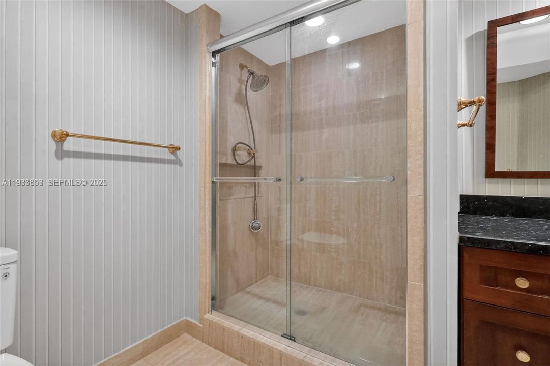 En Venta: $895,000 (2 camas, 2 baños, 2120 Pies cuadrados)