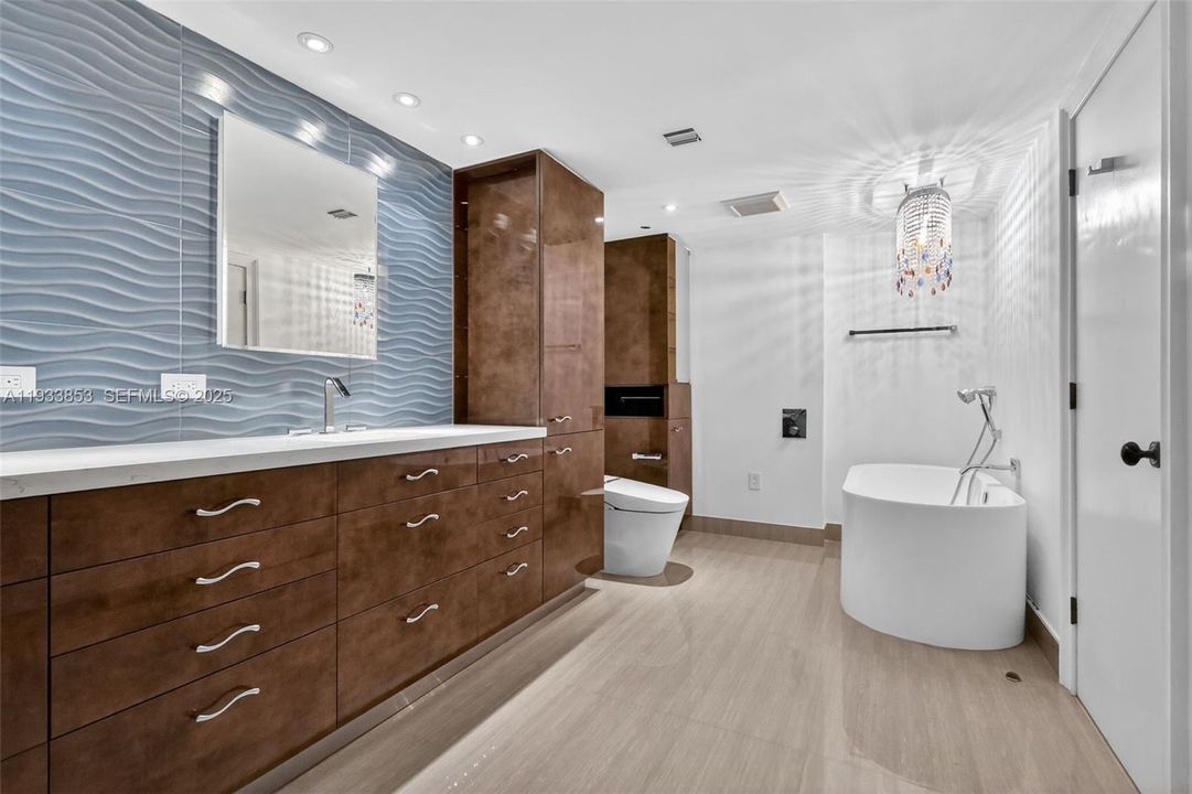 En Venta: $895,000 (2 camas, 2 baños, 2120 Pies cuadrados)