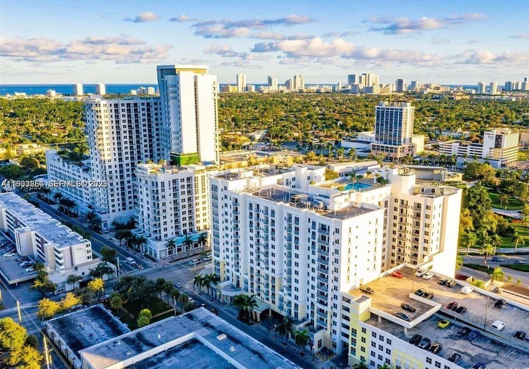 For Rent: $2,250 (1 beds, 1 baths, 899 Square Feet)