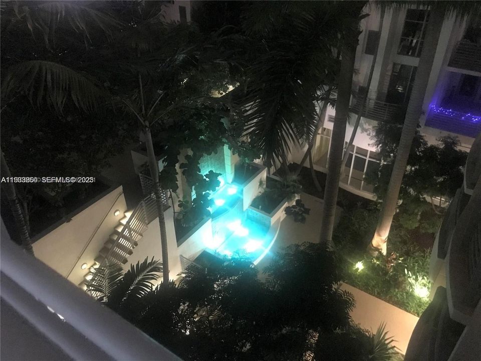 For Rent: $2,250 (1 beds, 1 baths, 899 Square Feet)