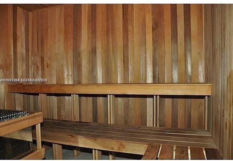 For Rent: $2,250 (1 beds, 1 baths, 899 Square Feet)