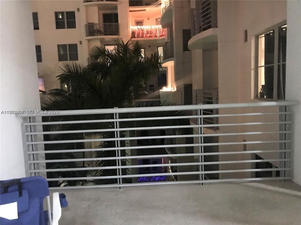 For Rent: $2,250 (1 beds, 1 baths, 899 Square Feet)