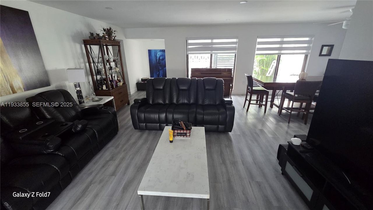 For Rent: $3,700 (2 beds, 1 baths, 1300 Square Feet)