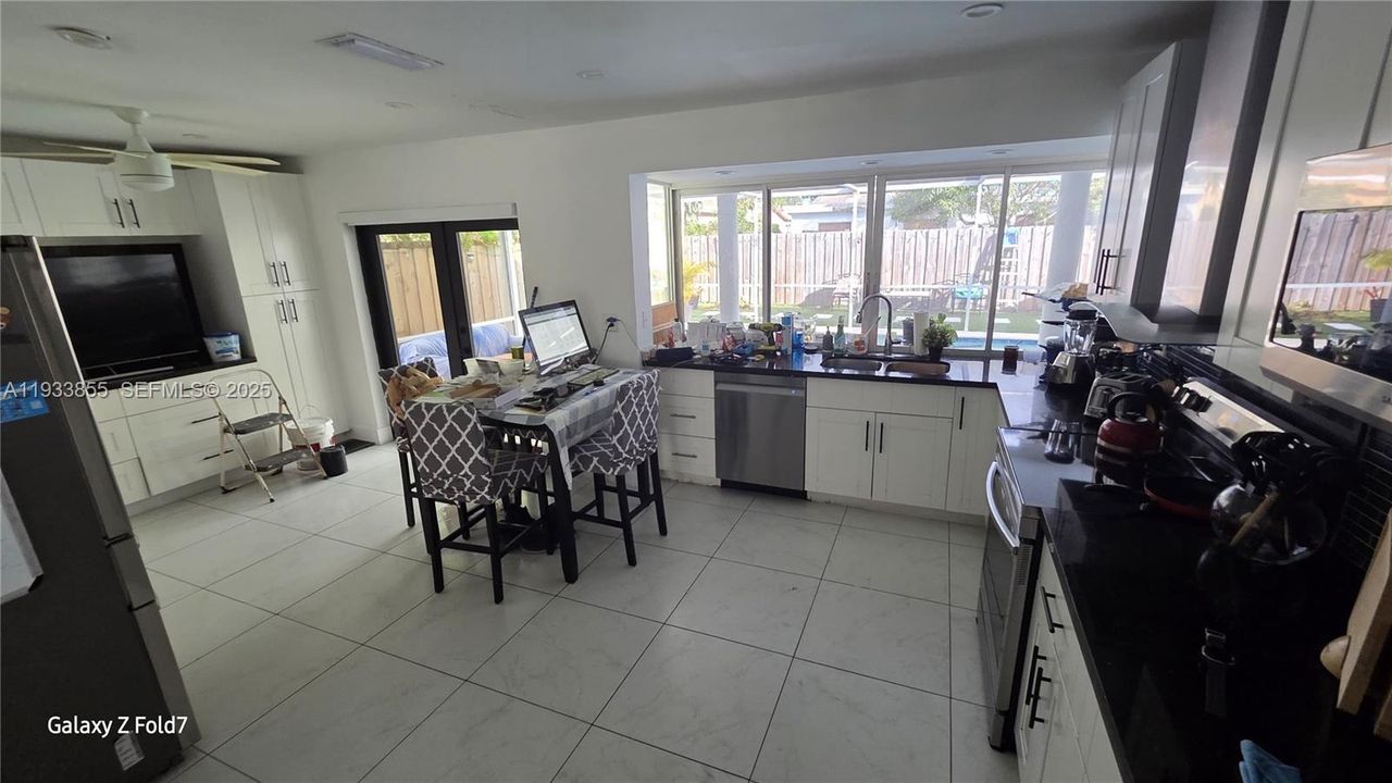 For Rent: $3,700 (2 beds, 1 baths, 1300 Square Feet)