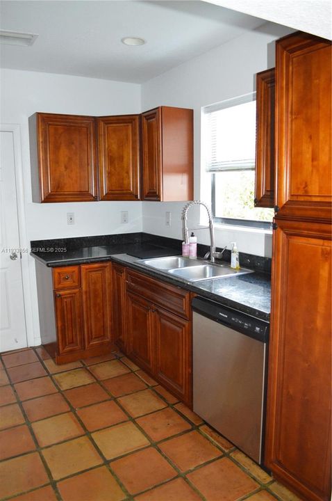 For Rent: $4,750 (2 beds, 2 baths, 1814 Square Feet)