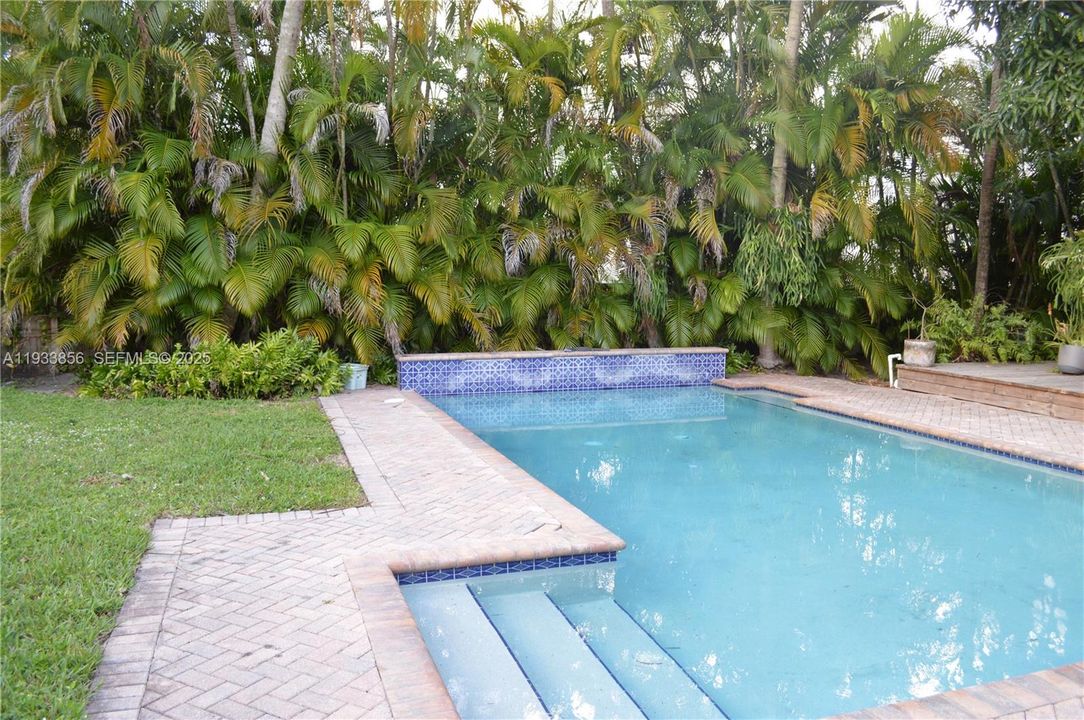 For Rent: $4,750 (2 beds, 2 baths, 1814 Square Feet)