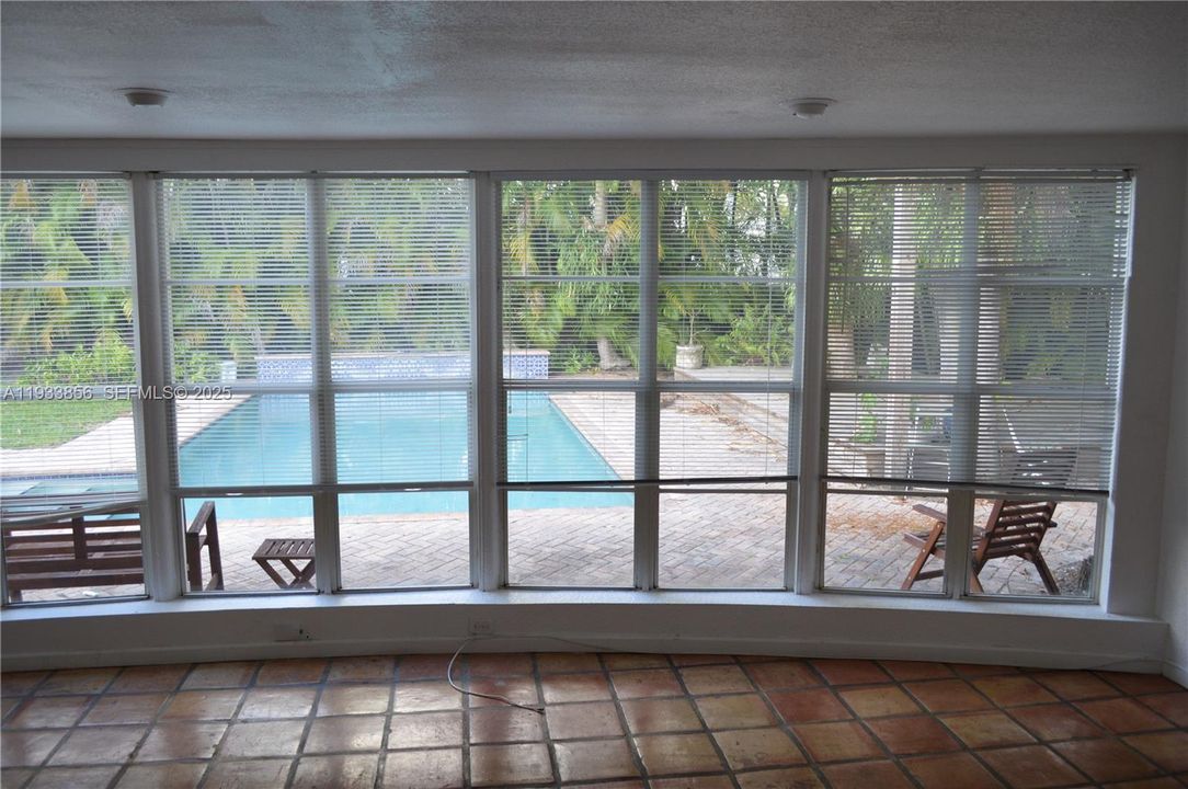 For Rent: $4,750 (2 beds, 2 baths, 1814 Square Feet)