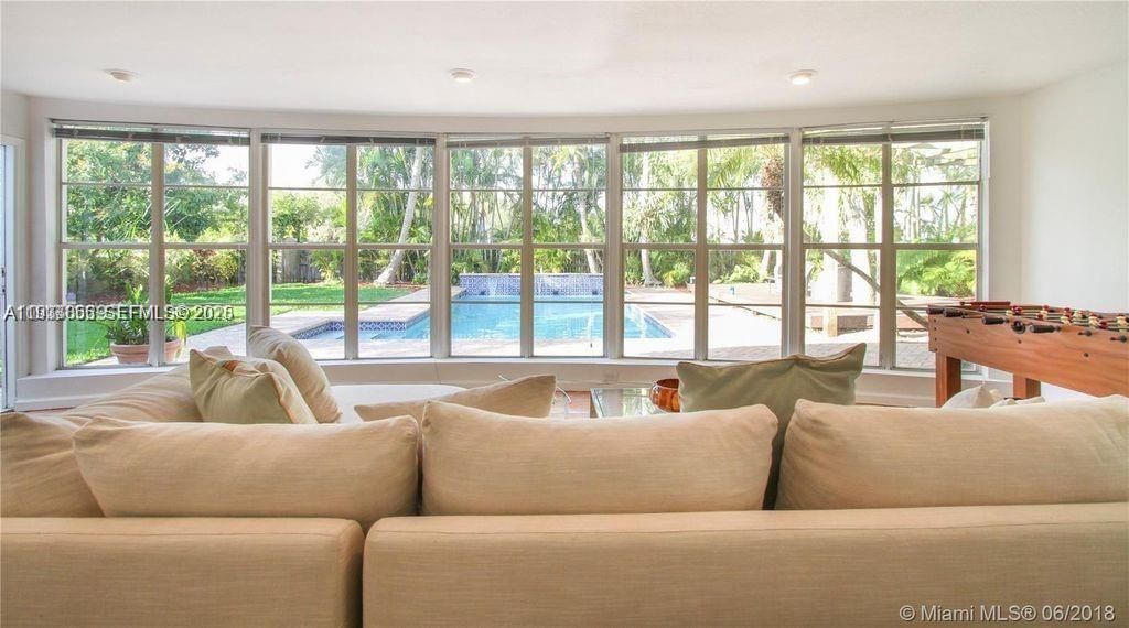 For Rent: $4,750 (2 beds, 2 baths, 1814 Square Feet)