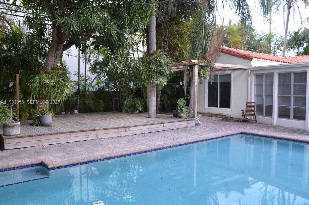 For Rent: $4,750 (2 beds, 2 baths, 1814 Square Feet)