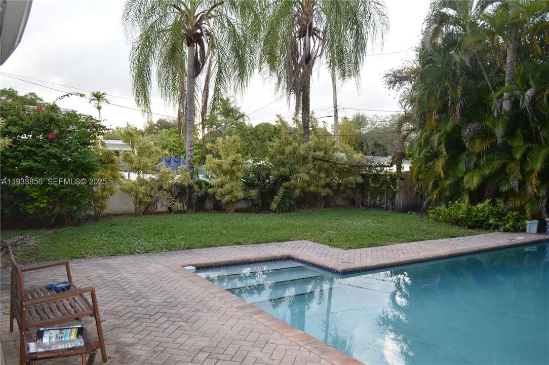 For Rent: $4,750 (2 beds, 2 baths, 1814 Square Feet)