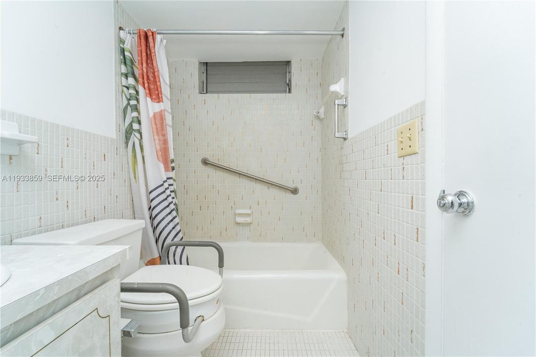 待售: $148,000 (1 贝兹, 1 浴室, 777 平方英尺)