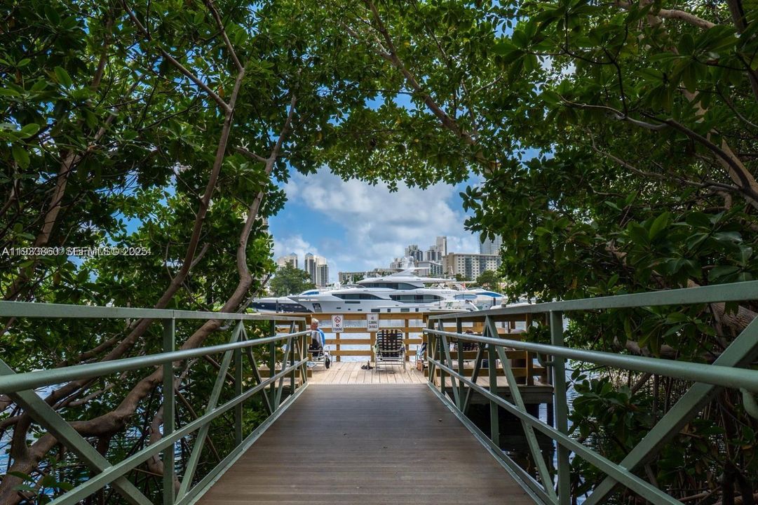 For Sale: $399,000 (1 beds, 1 baths, 730 Square Feet)