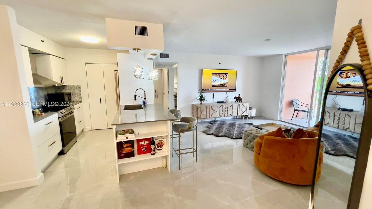 For Sale: $399,000 (1 beds, 1 baths, 730 Square Feet)