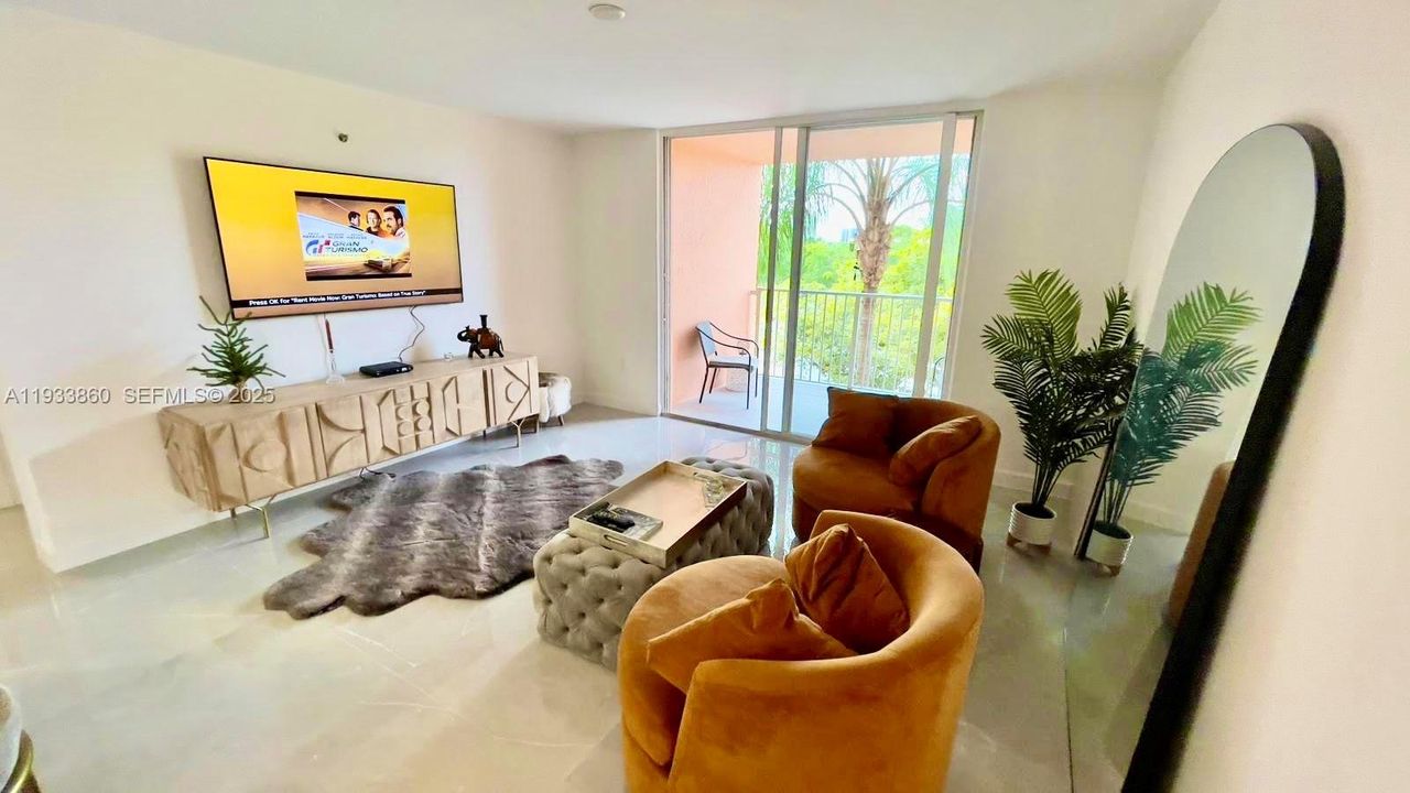 For Sale: $399,000 (1 beds, 1 baths, 730 Square Feet)