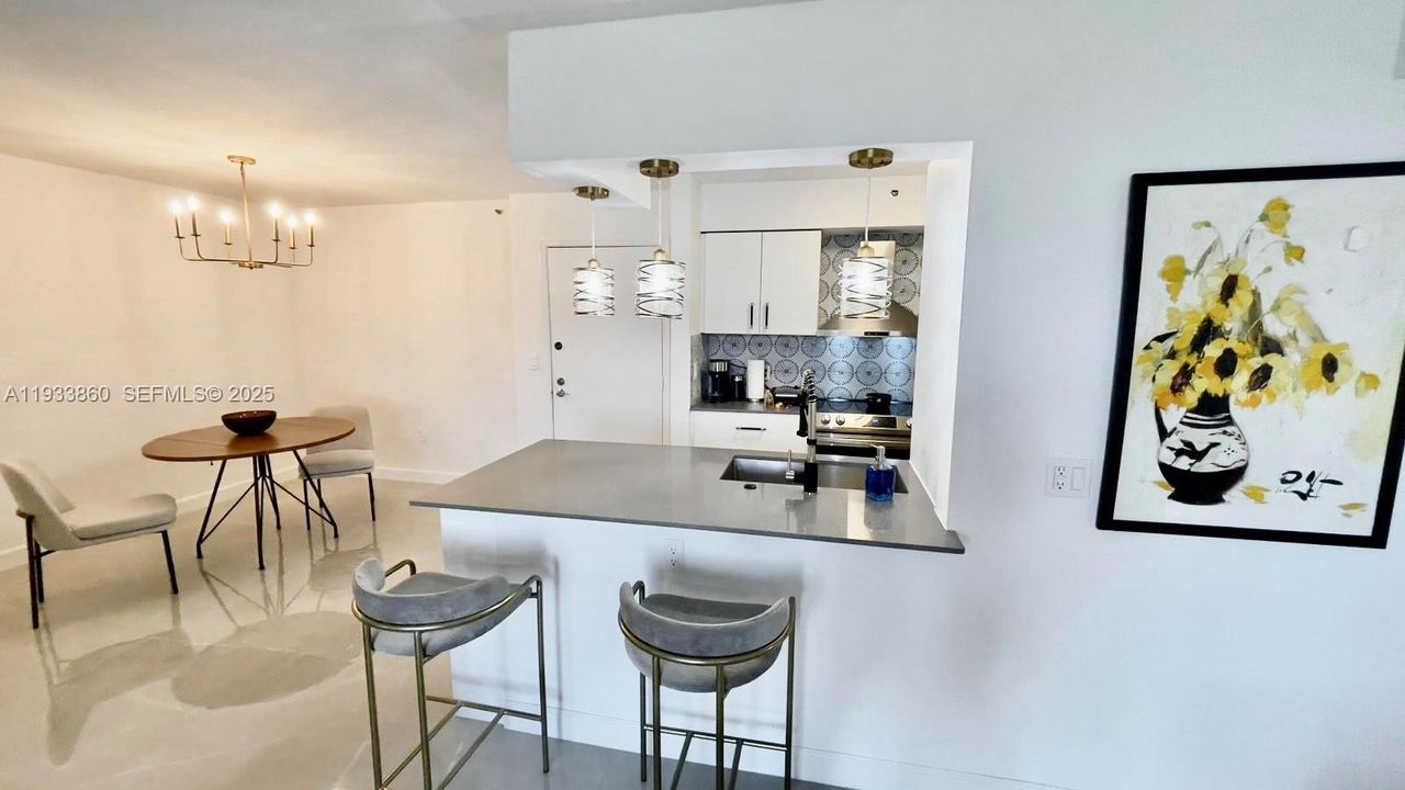 For Sale: $399,000 (1 beds, 1 baths, 730 Square Feet)