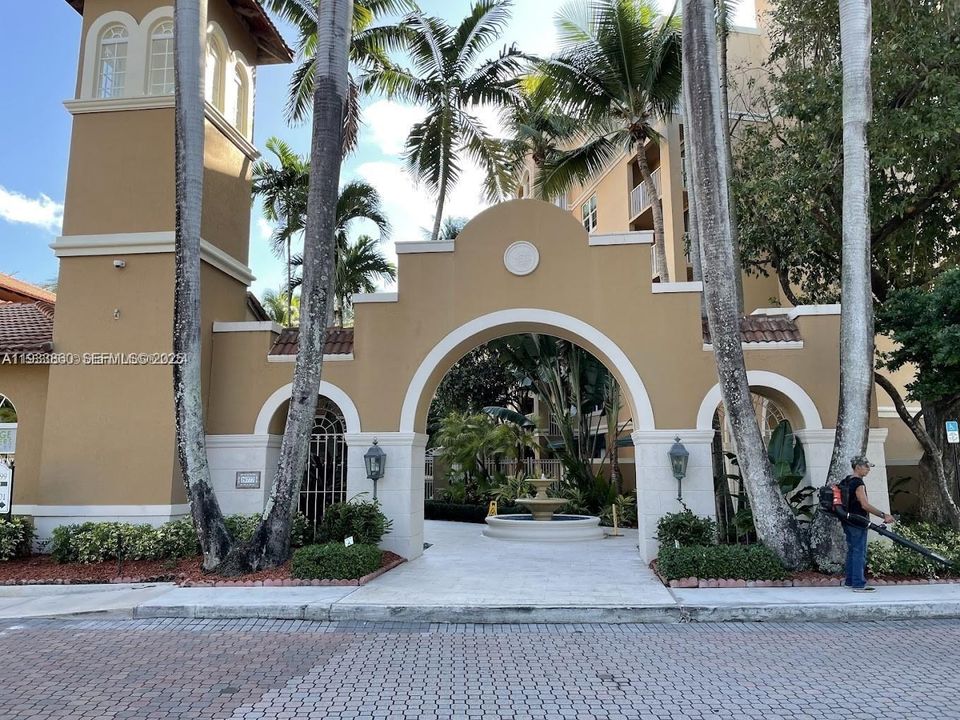 For Sale: $399,000 (1 beds, 1 baths, 730 Square Feet)