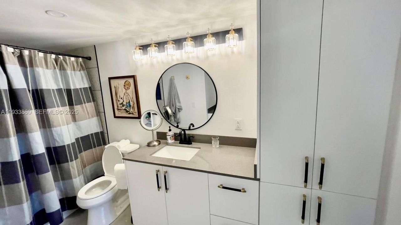 For Sale: $399,000 (1 beds, 1 baths, 730 Square Feet)