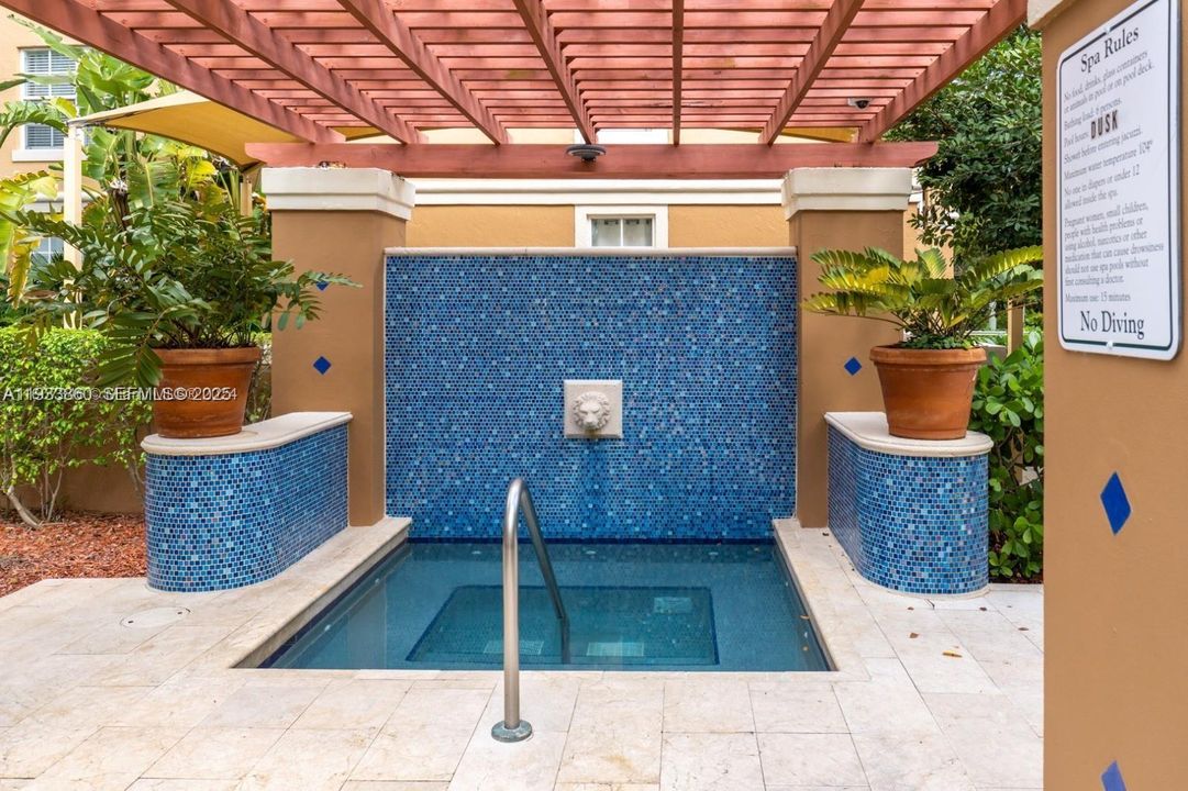 For Sale: $399,000 (1 beds, 1 baths, 730 Square Feet)