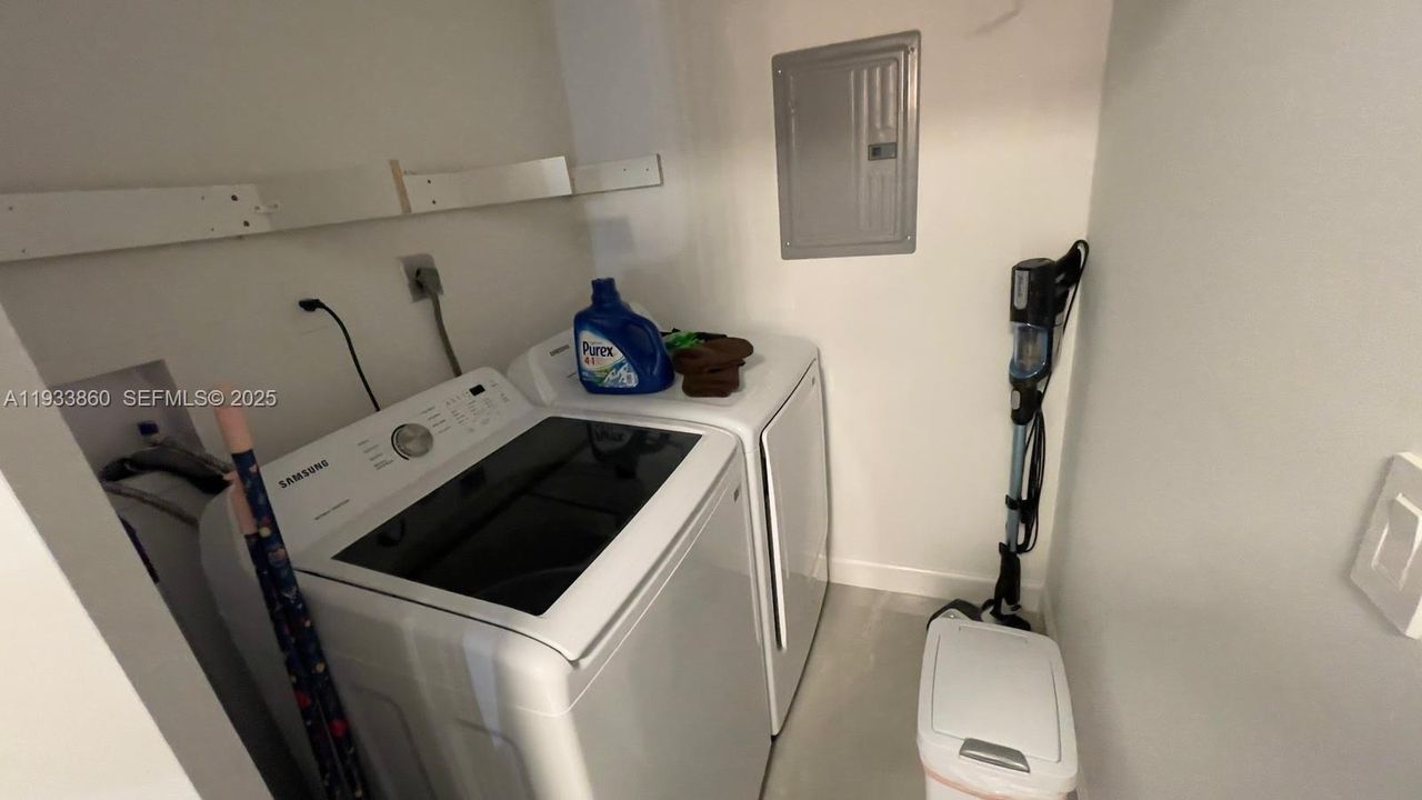 For Sale: $399,000 (1 beds, 1 baths, 730 Square Feet)